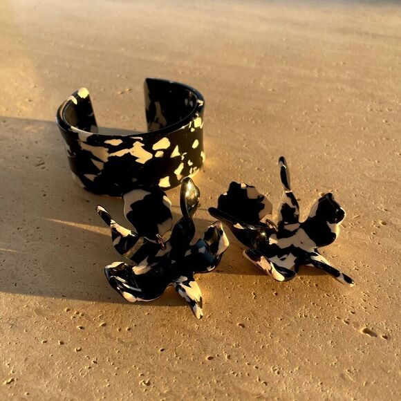 Lele Sadoughi Black White Paper Lily Earrings and Cuff Bracelet - Picture 6 of 6